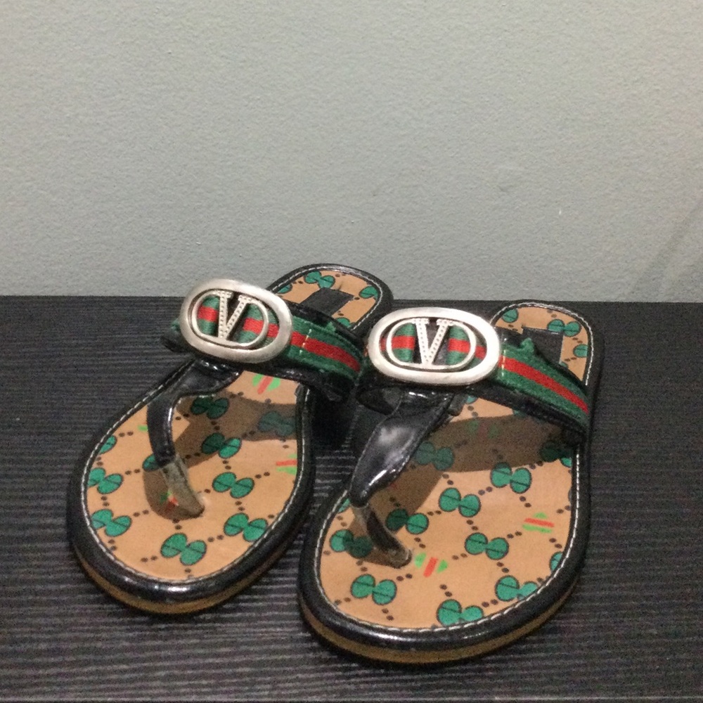 Thong Sandals with Silver Buckle